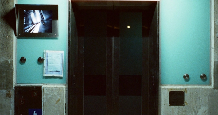 atrapado en el ascensor