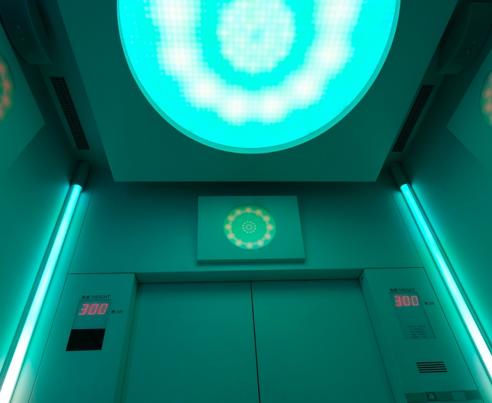 ascensor luces verdes