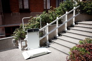 Plataforma salvaescalera en una escaler exterior